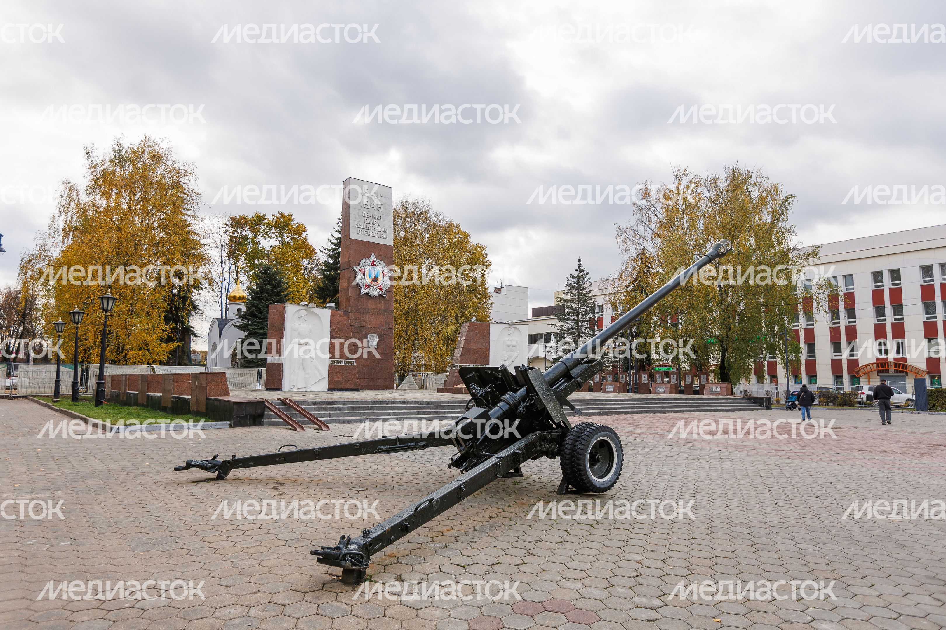 Мемориал Славы на площади Победы в Ногинске осенью Мемориал Славы на площади Победы в Ногинске осенью