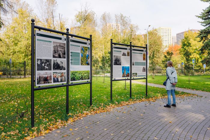 Парк на территории усадьбы Белая дача в Котельниках осенью