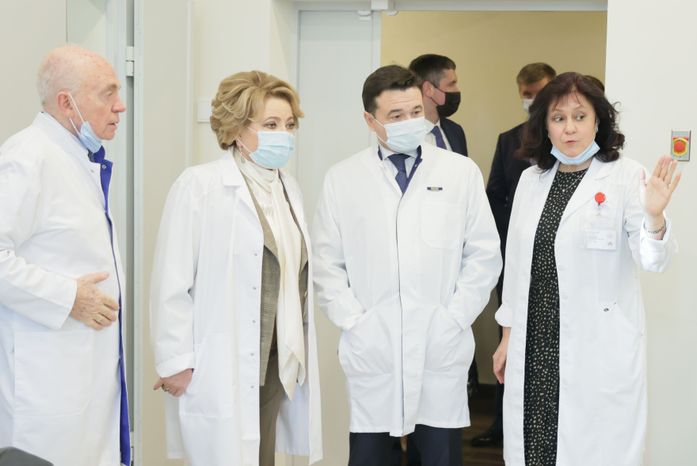 Андрей Воробьев и Валентина Матвиенко посетили Институт ядерной медицины в Химках