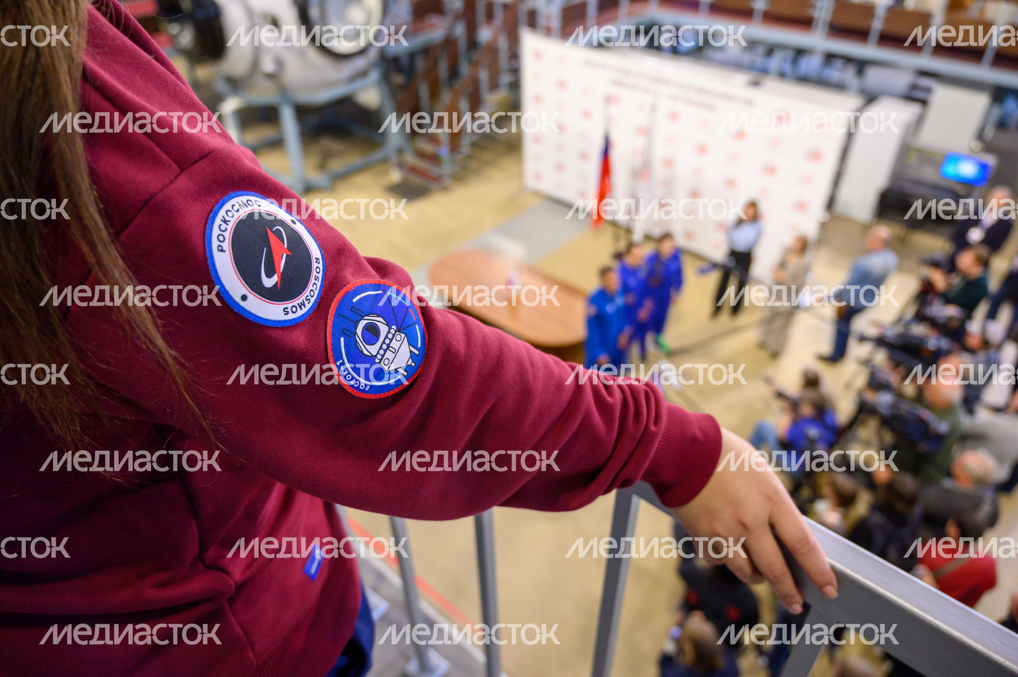 Зрители комплексной тренировки экипажа МКС-75 в Звездном городке