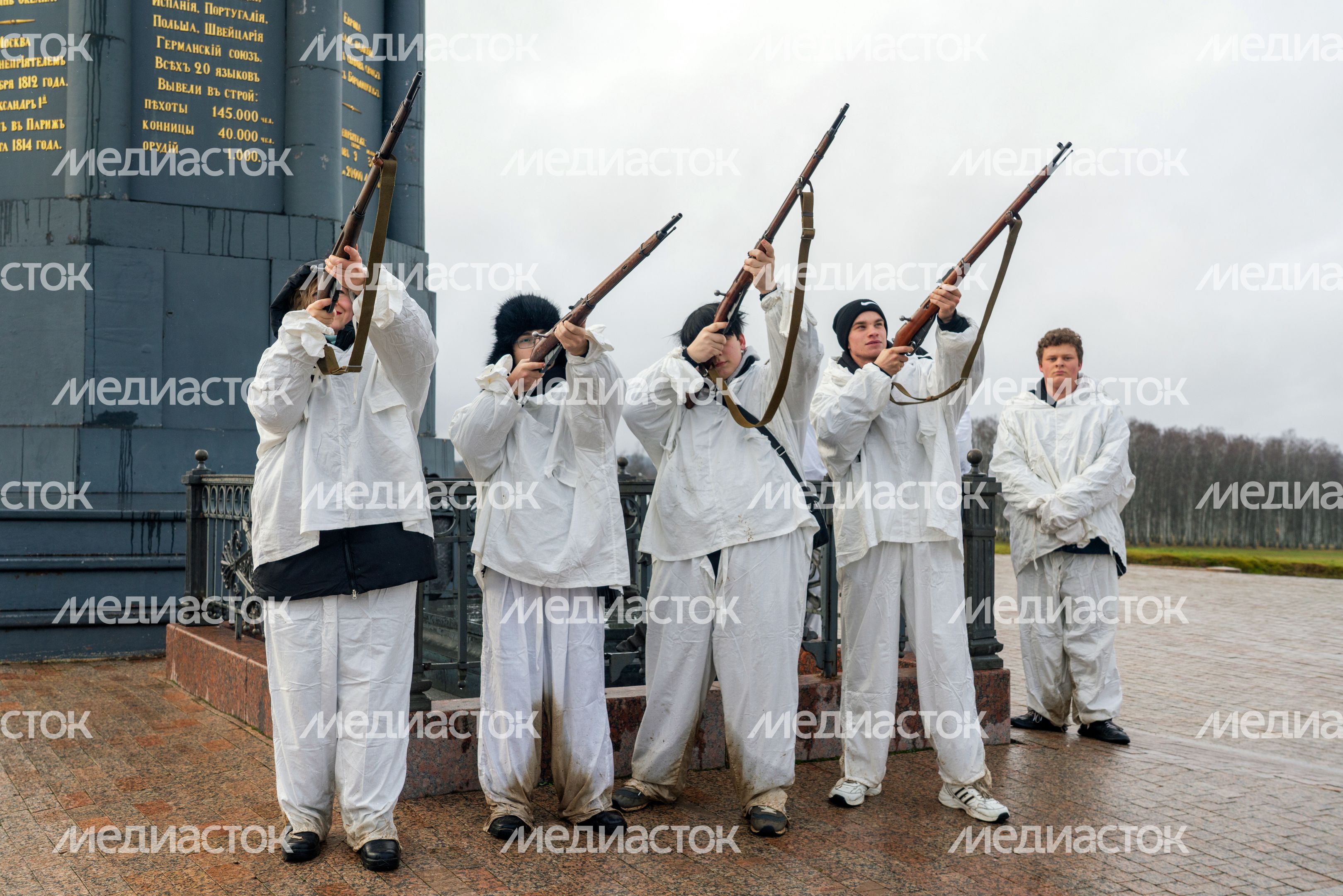 Воинский салют в музее-заповеднике «Бородинское поле» ко Дню Неизвестного солдата