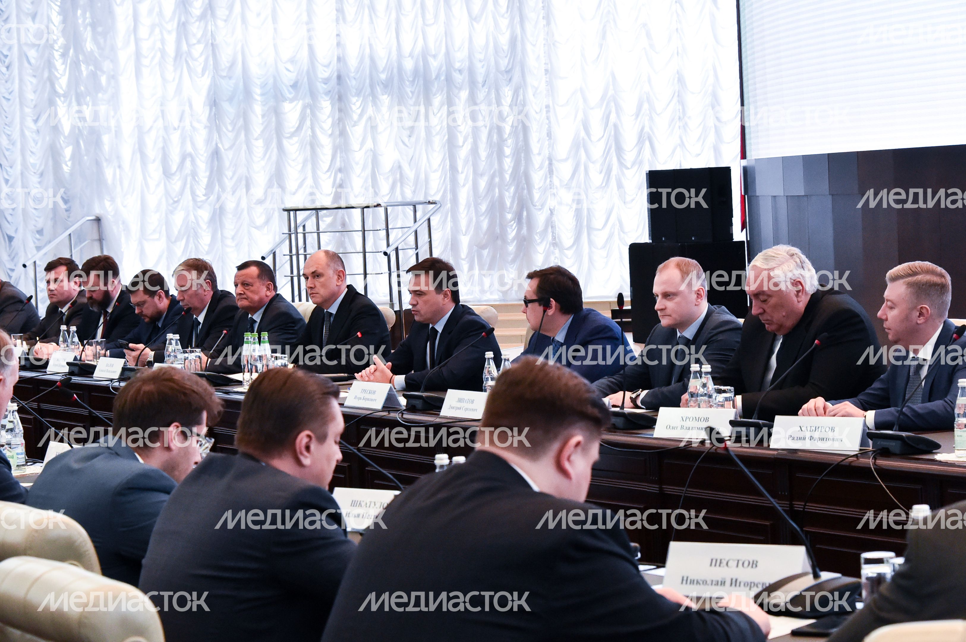 Губернатор провел рабочее совещание с представителями дорожной отрасли Подмосковья