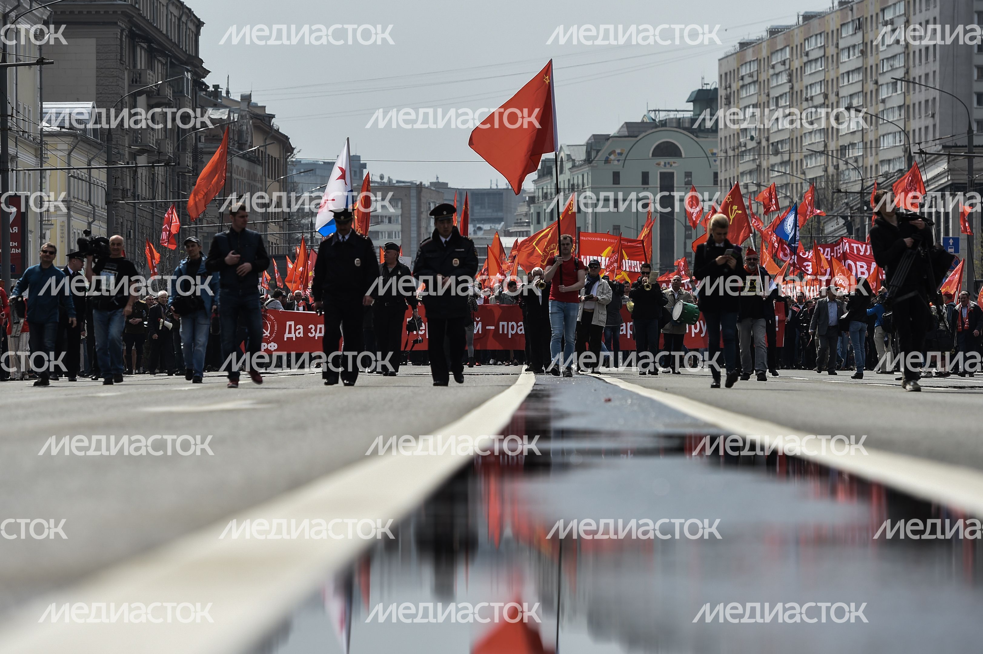 Первомайская демонстрация коммунистов Первомайская демонстрация коммунистов