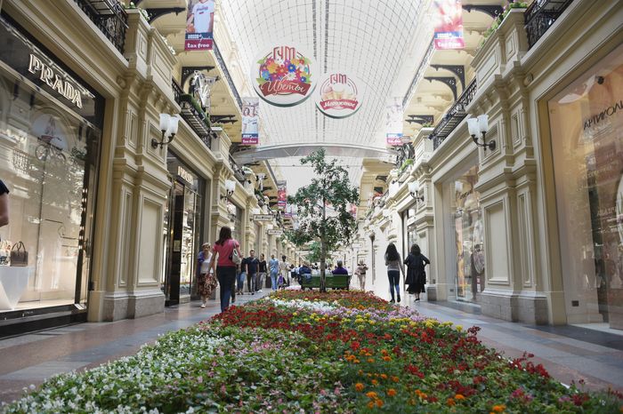 Юбилейный фестиваль цветов в ГУМе в Москве