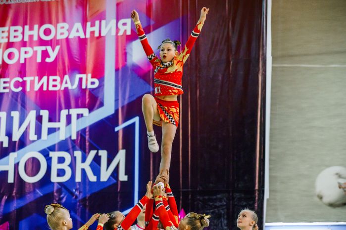 Дубна. Соревнования по чирлидингу в спорткомплексе «Радуга»