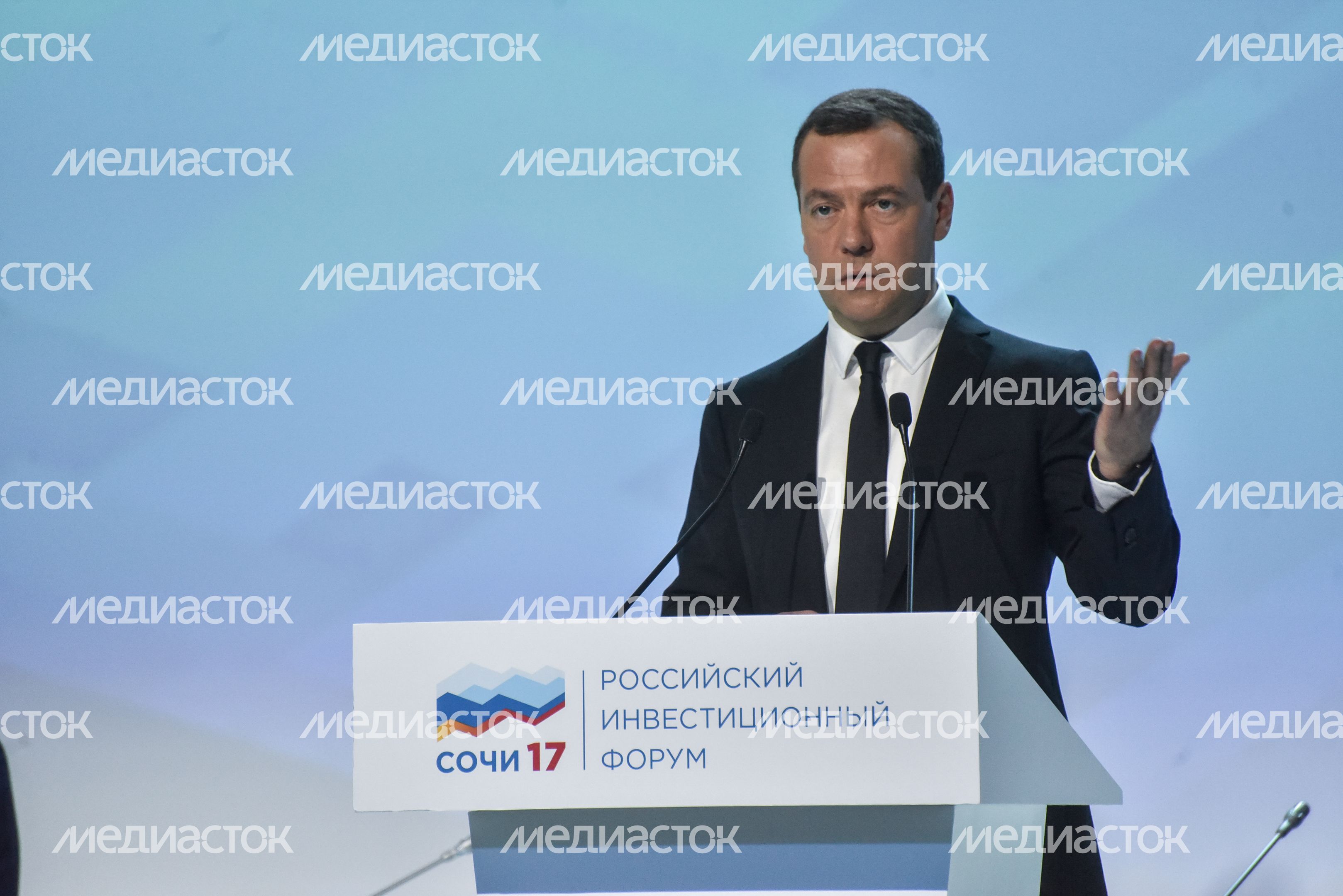 Пленарное заседание Российского Инвестионного Форума в Сочи