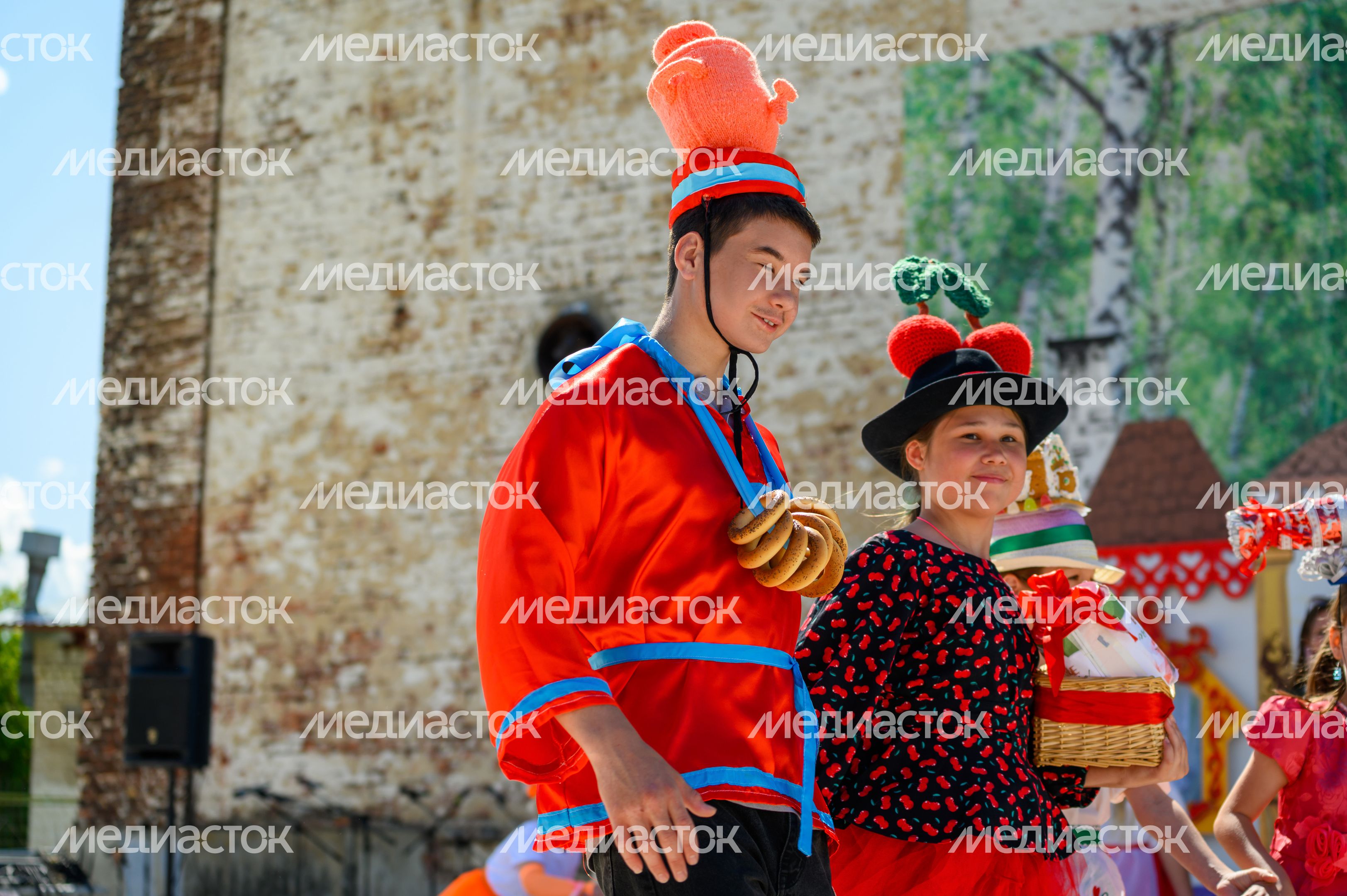 Конкурс шляп прошел на гастрономическом фестивале «Вар-Варенье» в Ликино-Дулево Конкурс шляп прошел на гастрономическом фестивале «Вар-Варенье» в Ликино-Дулево