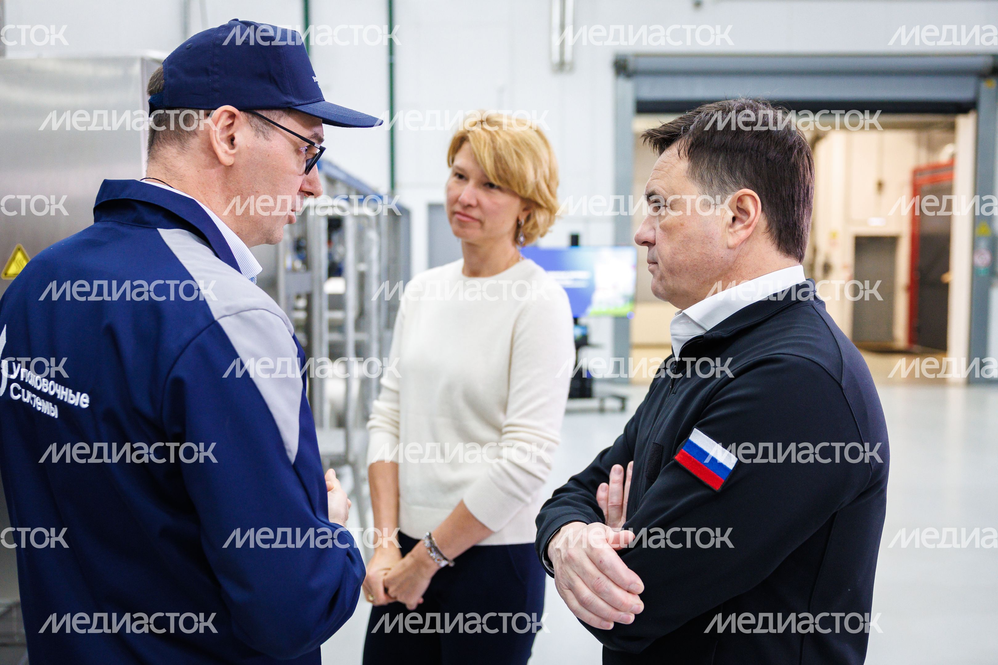 Андрей Воробьев и Оксана Лут открыли в Лобне центр по сборке технологического оборудования