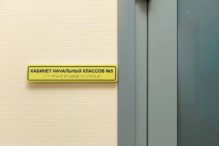 Коридор Центра образования №30 им. А.И. Колдунова после капремонта (корпус 2) в Электроуглях Богородского округа