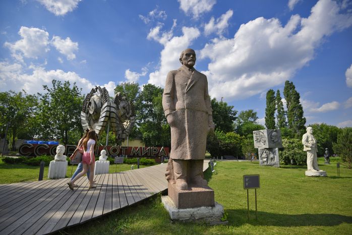 Памятник Ленину в парке Музеон в Москве