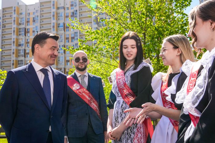 Губернатор поздравил выпускников реутовской СОШ №10 с последним звонком