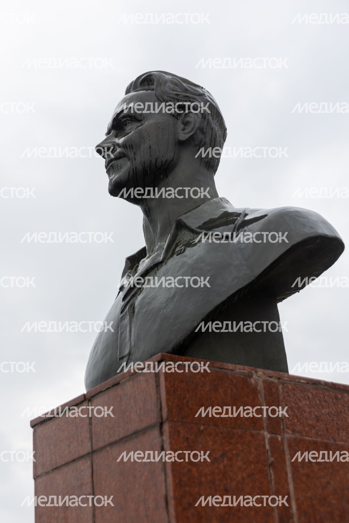 Памятник Сергею Столярову