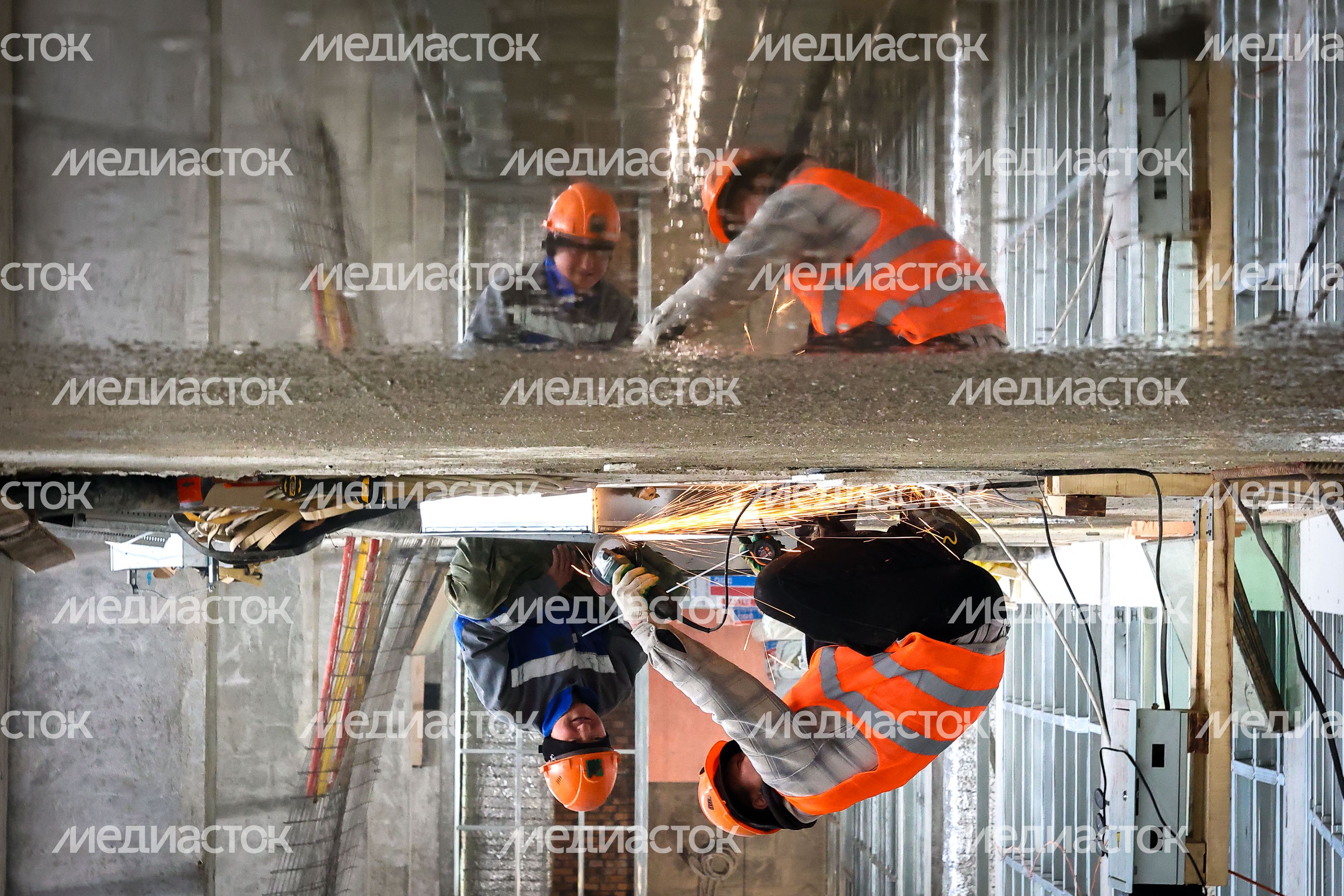 Проверка хода строительства технолицея имени Долгих в Истре Губернатором Подмосковья