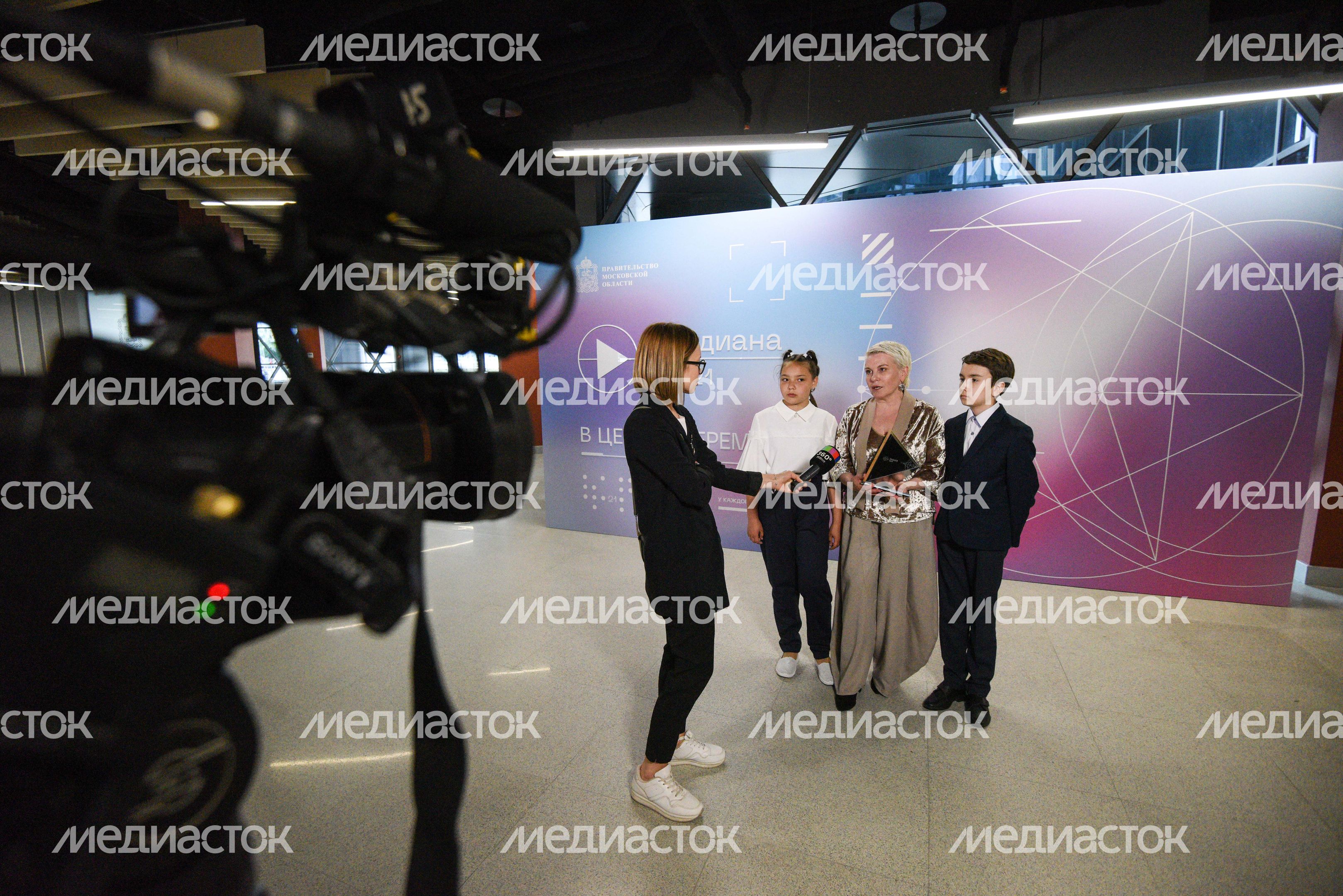 Интервью с журналистами после церемонией вручения премии «Медиана»