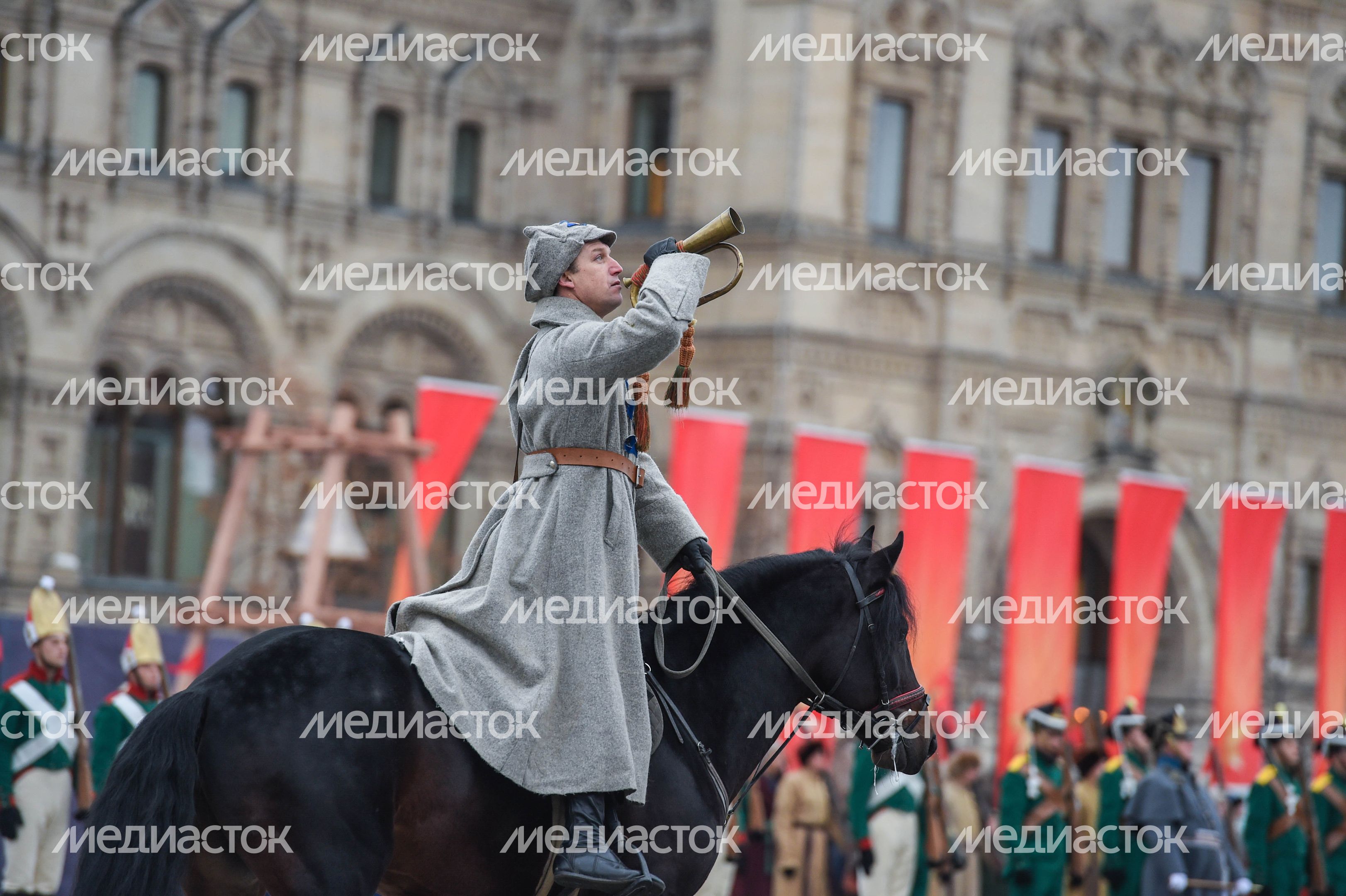 Торжественный марш в честь парада 1941 года на Красной площади в Москве