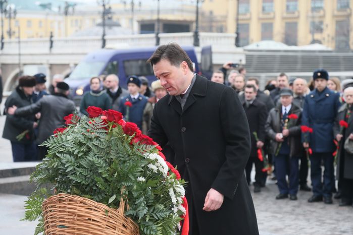 А. Воробьев возложил цветы к Могиле Неизвестного Солдата в День защитника Отечества