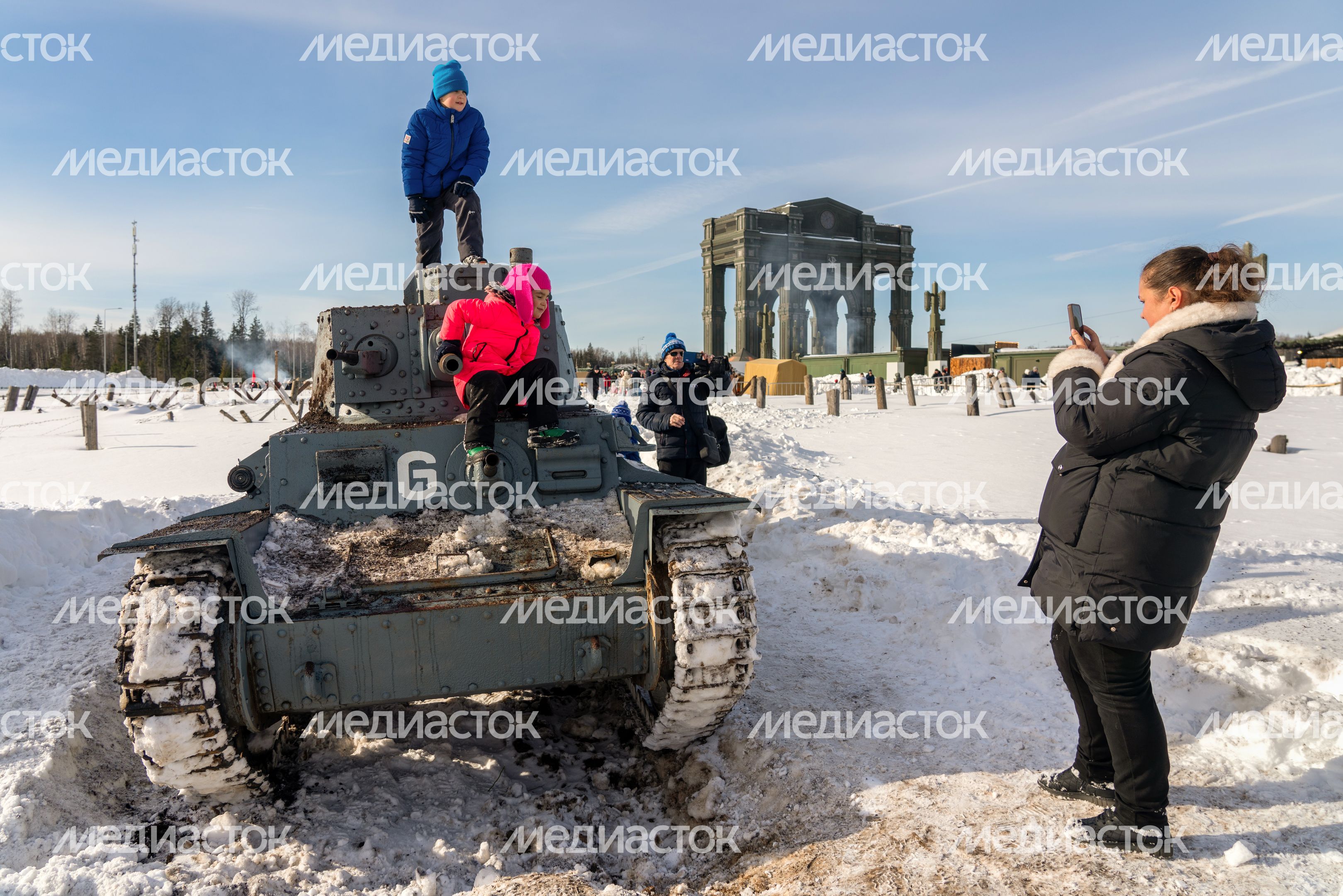 Интерактивная зона «Оружие защитника Москвы» на военно-исторической реконструкции в парке «Патриот» Одинцовского округа Интерактивная зона «Оружие защитника Москвы» на военно-исторической реконструкции в парке «Патриот» Одинцовского округа