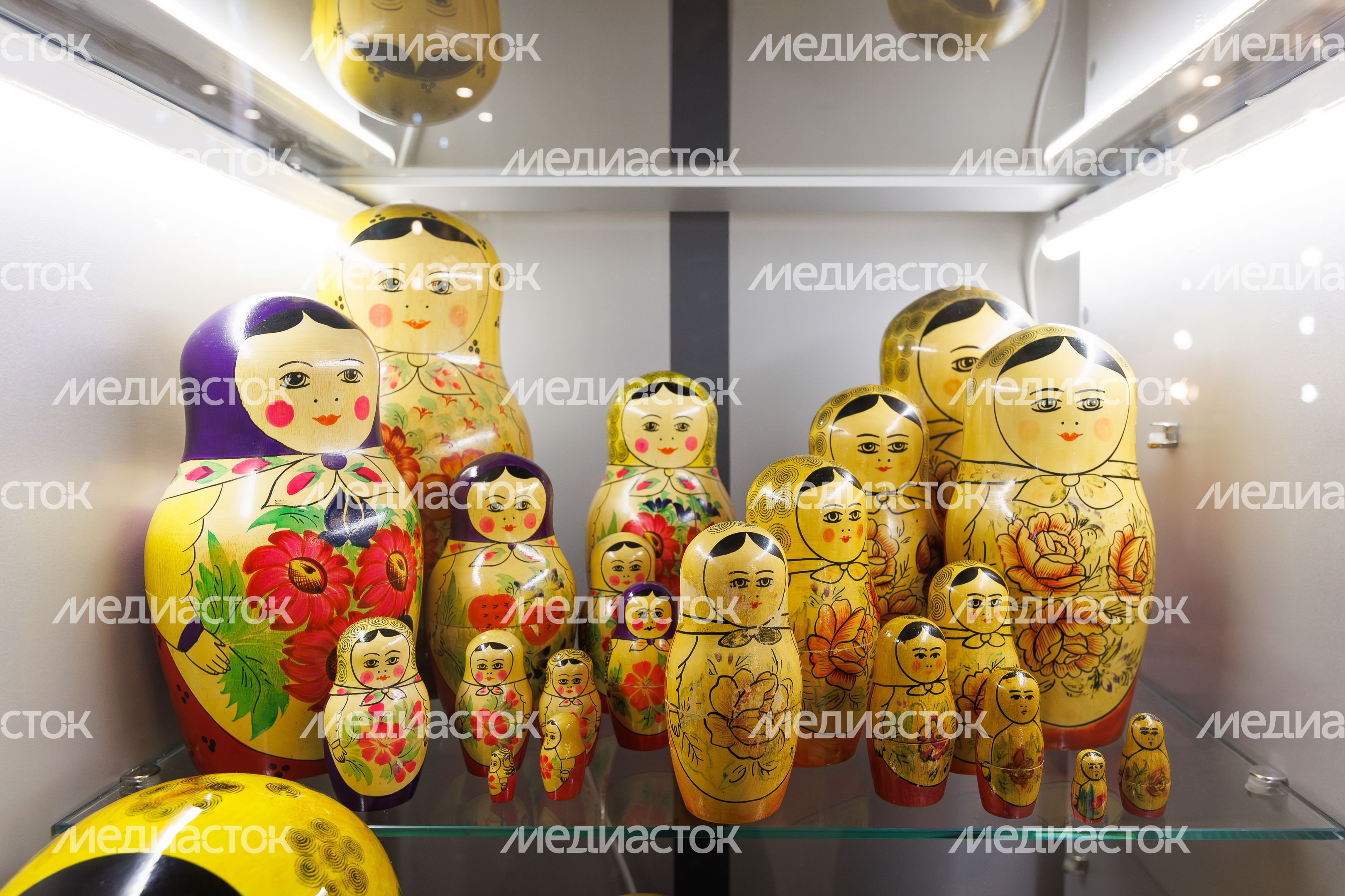 Выставка матрешек «В гостях у бабушки Матрены. Семья в сборе» в Музее частных коллекций Сергиева Посада