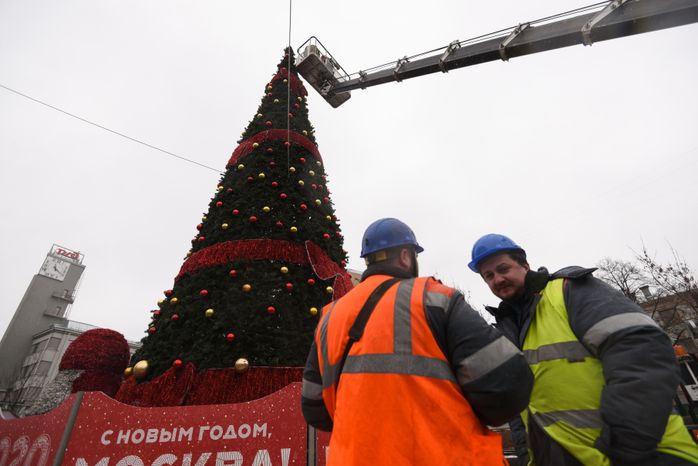 Демонтаж и складирование новогодних елок в Москве