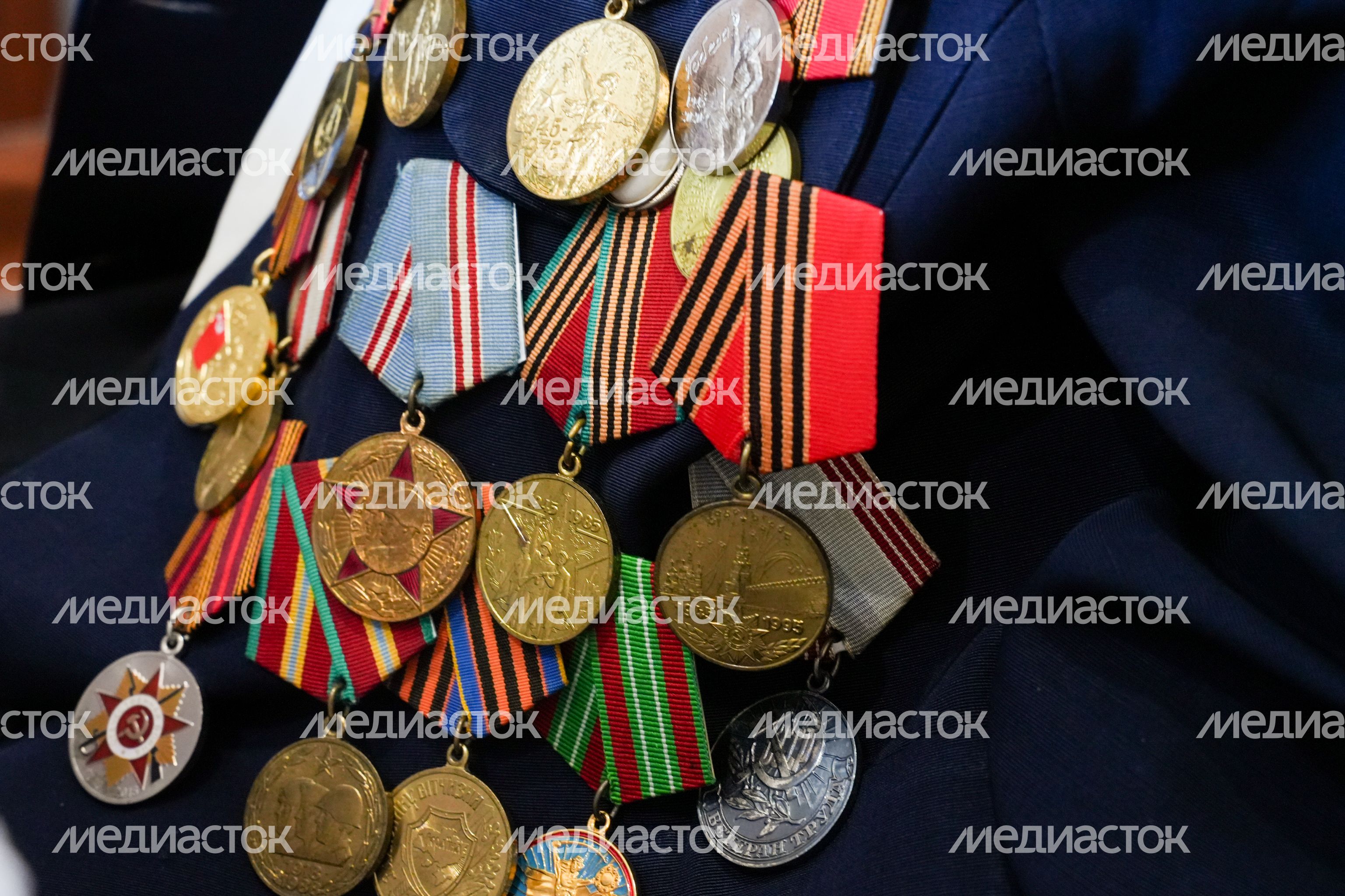 Ветерана ВОВ Клавдию Ровинскую поздравили с Днем Победы