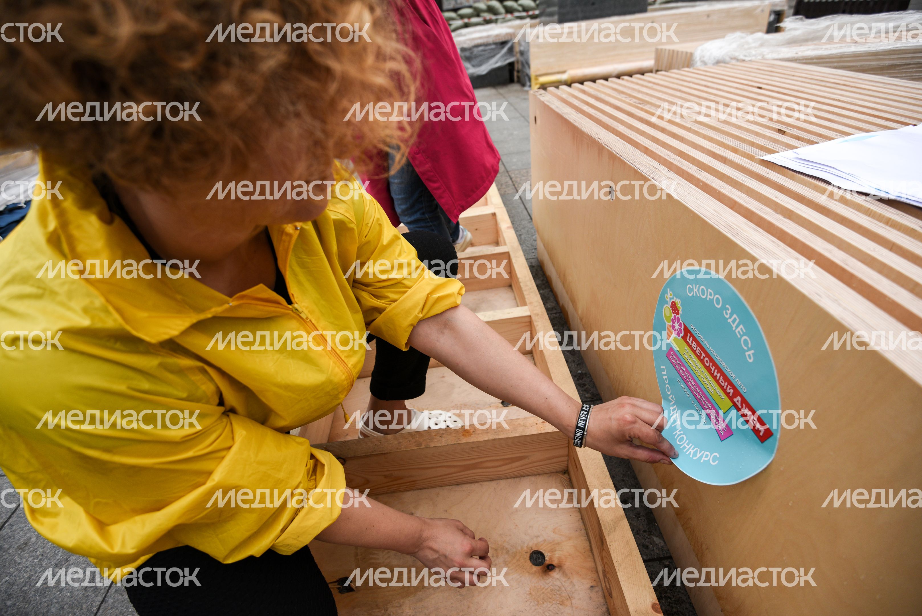 Подготовка площадок нового фестиваля Московское Лето Цветочный Джем