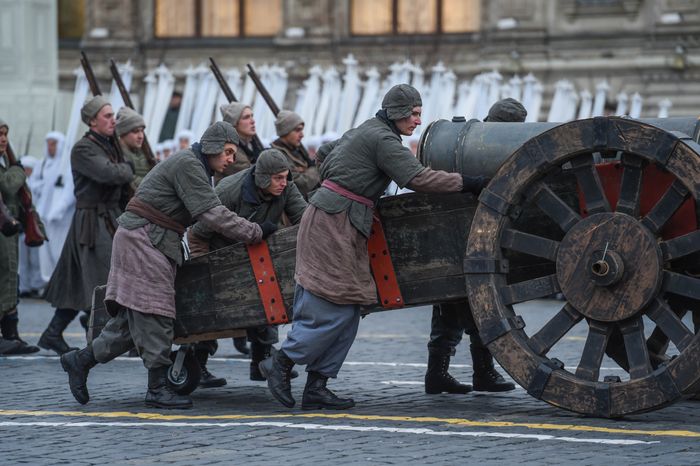 Торжественный марш в честь парада 1941 года на Красной площади в Москве