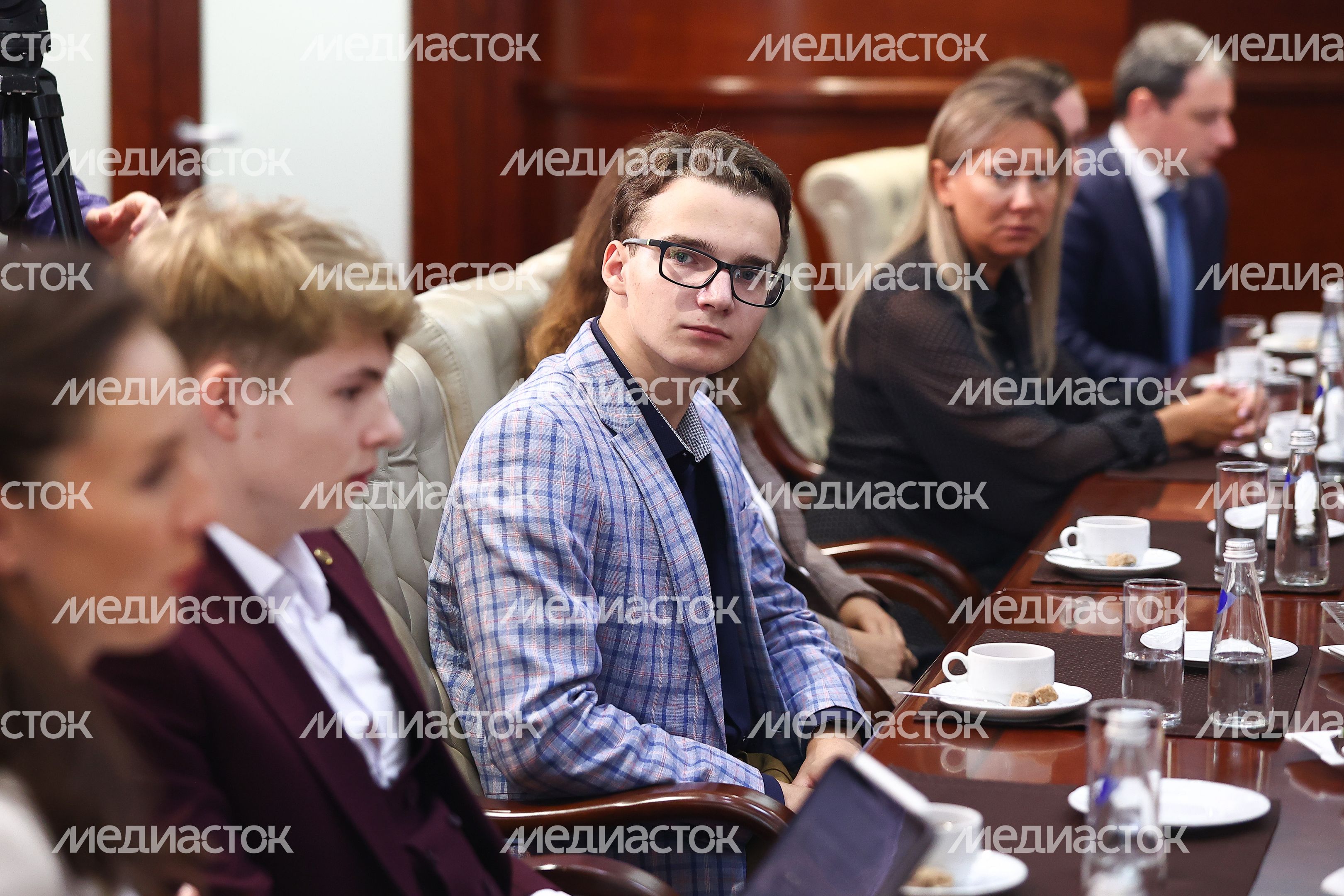 Обсуждение Губернатором Подмосковья с победителями, призерами школьных олимпиад и их наставниками развития образования в регионе