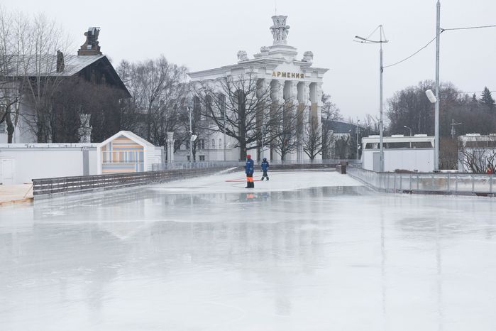 Заливка катка на ВДНХ