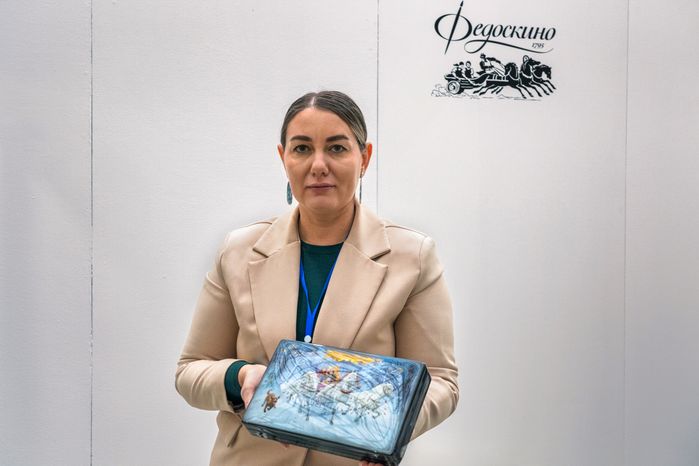 Шкатулка из Федоскино на выставке «Уникальная Россия»