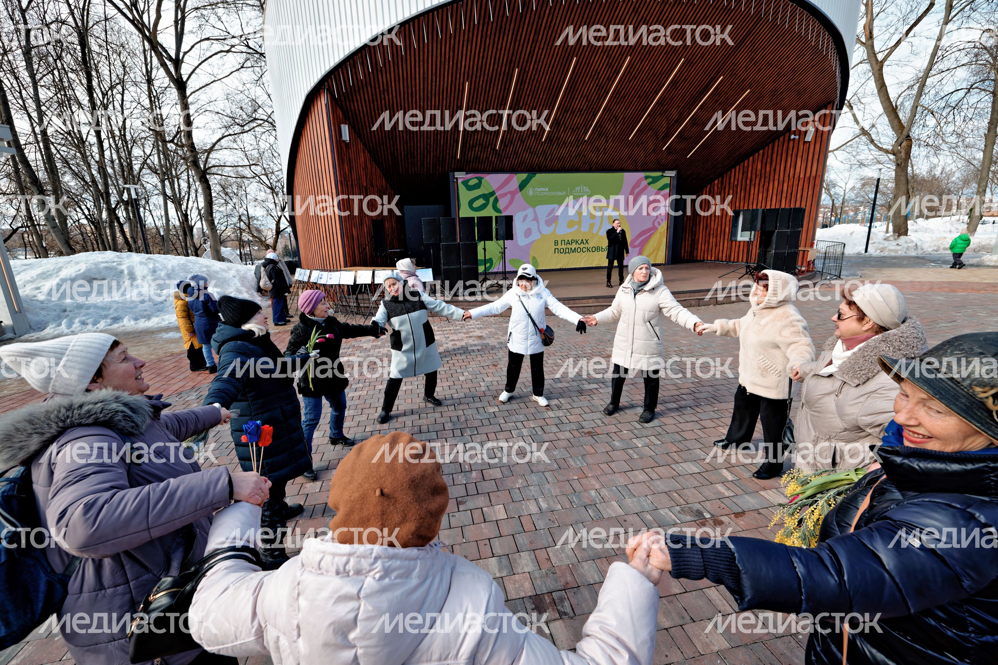 Фестиваль «Весна, цветы и комплименты» к празднику 8 Марта в парке имени В. Талалихина в Подольске Фестиваль «Весна, цветы и комплименты» к празднику 8 Марта в парке имени В. Талалихина в Подольске