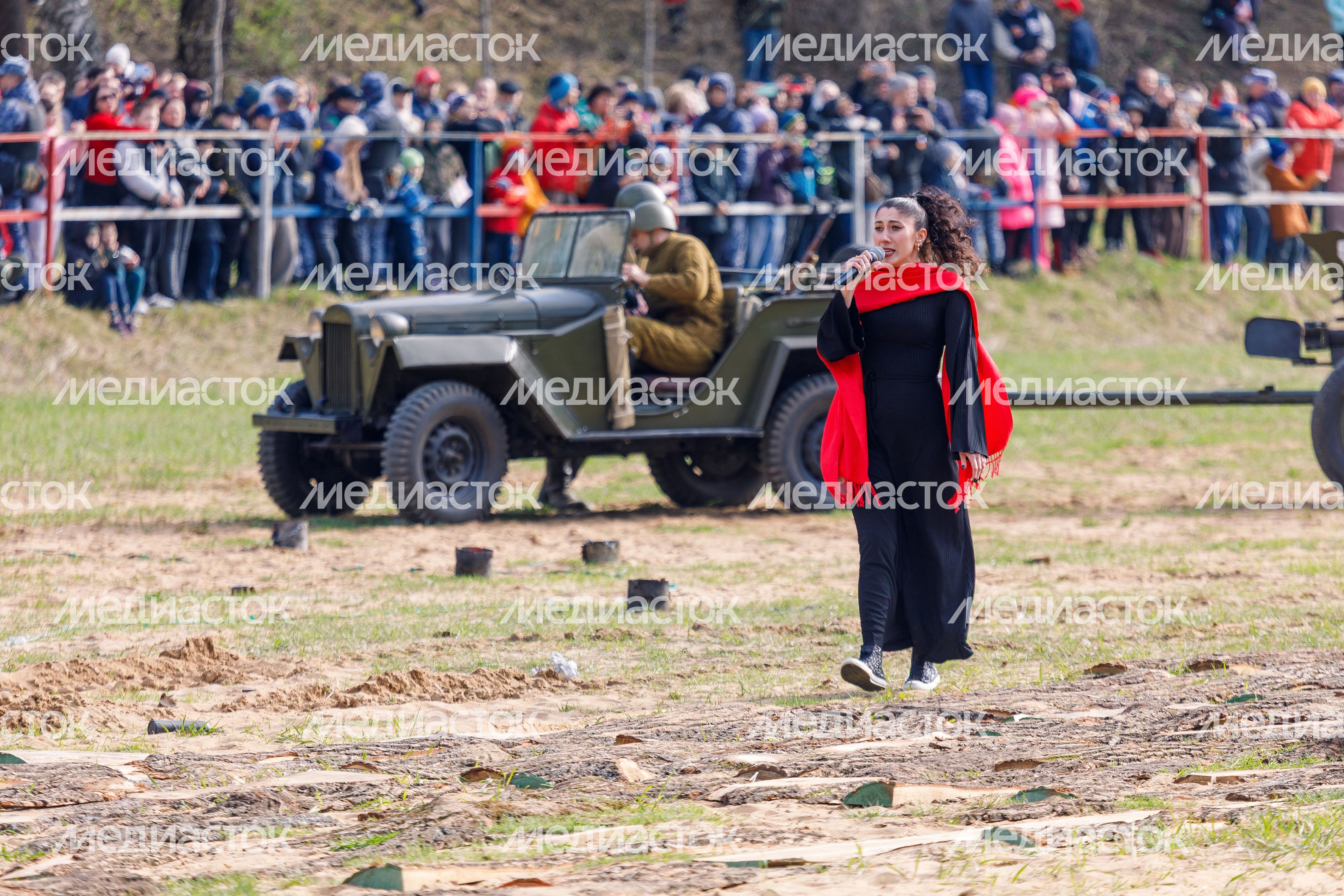 Военно-историческая реконструкция "Успех в единстве поколений" в Химках Военно-историческая реконструкция "Успех в единстве поколений" в Химках