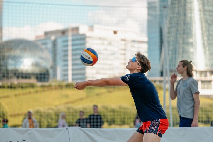 Пляжный волейбол на новой площадке «Пойма volley» в Красногорске