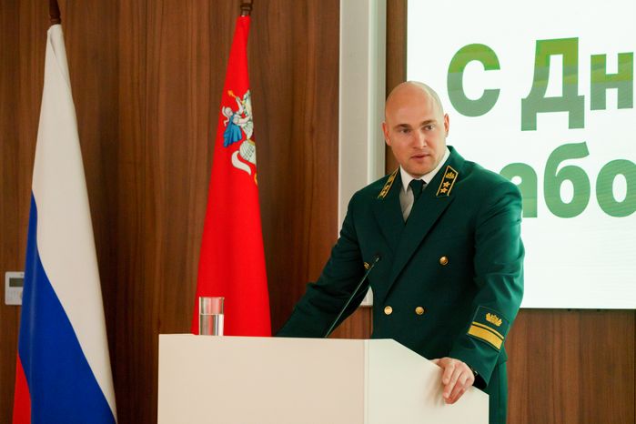 Председатель Комитета лесного хозяйства Евгений Агулов на награждении коллег ко Дню работников леса