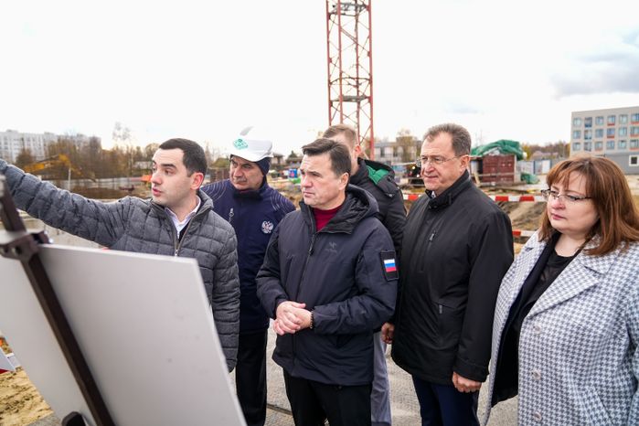 Андрей Воробьев проверил ход строительства поликлиники в Ногинске