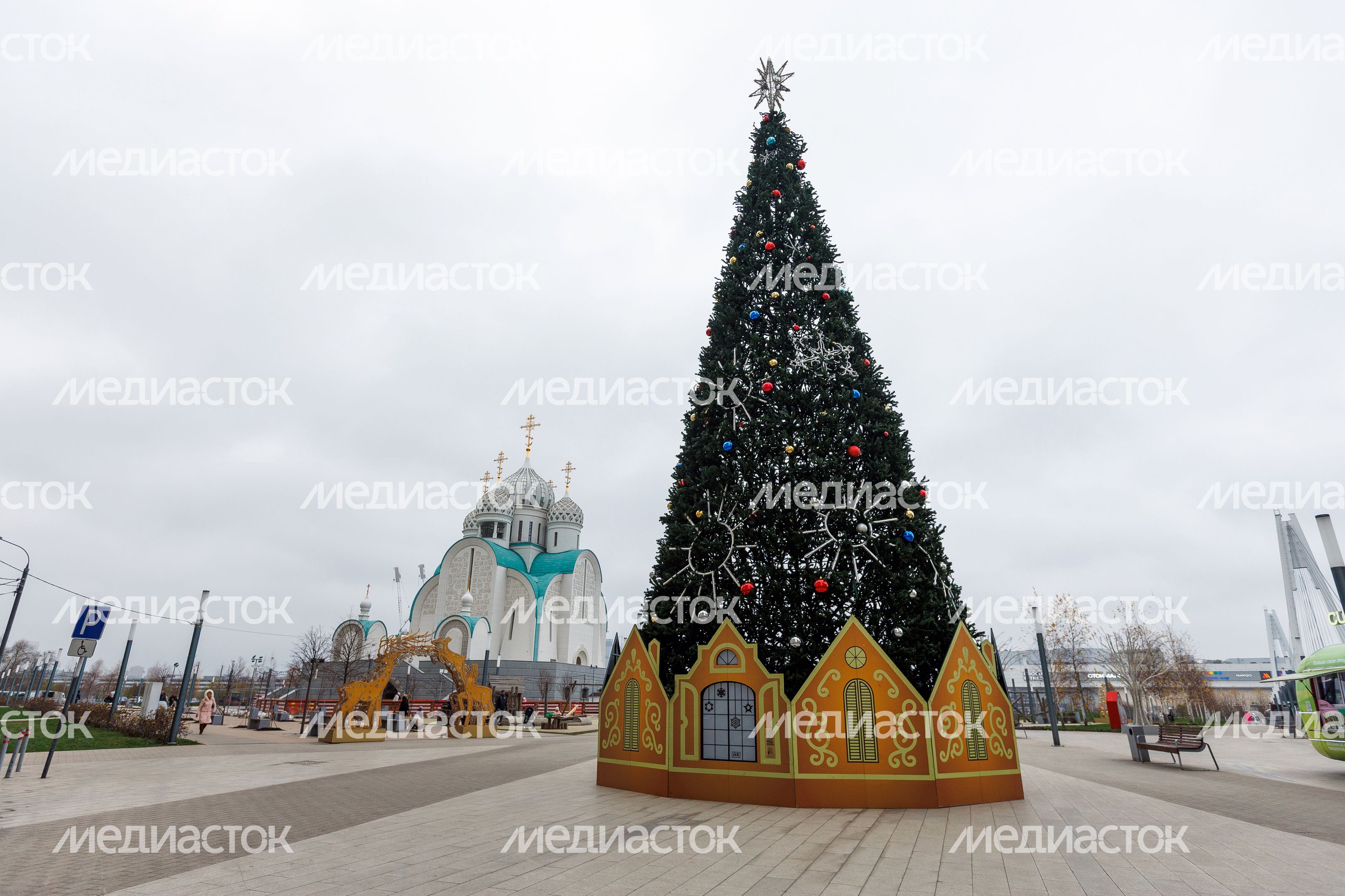 Новогодняя городская елка в Павшинской пойме Красногорска Новогодняя городская елка в Павшинской пойме Красногорска
