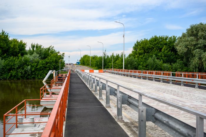 Наплавной разводной Бобреневский мост в Коломне через Москву-реку