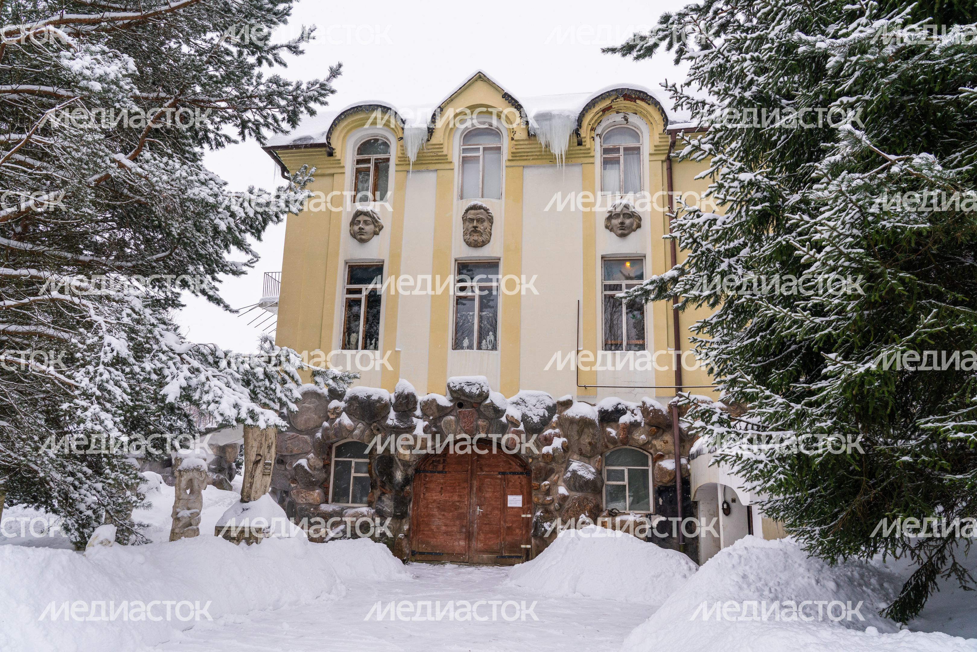 Парк и галерея скульптора Сергея Казанцева в Истре