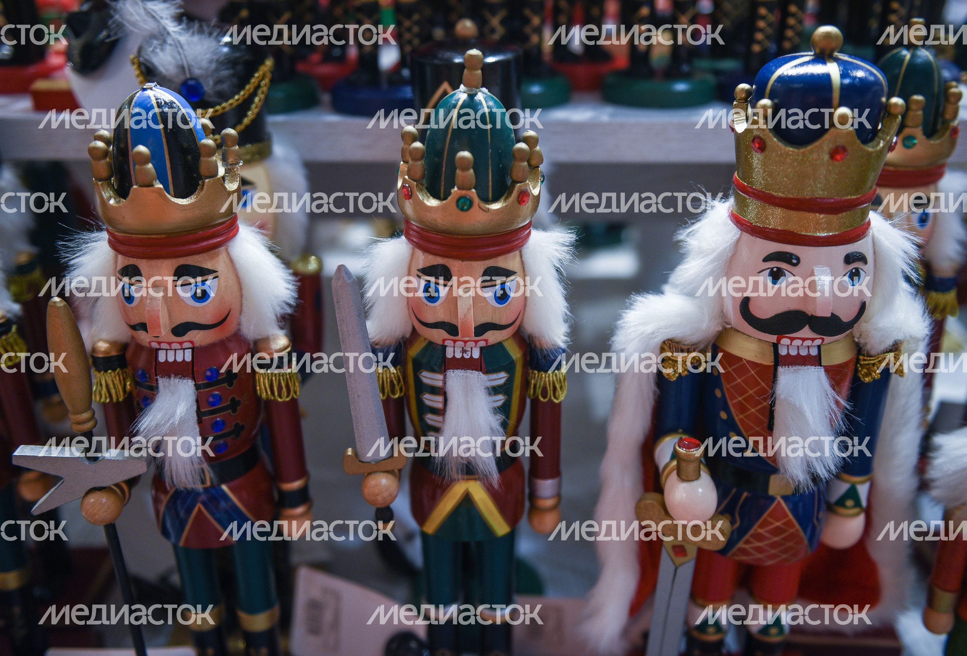 Самые яркие новогодние витрины Москвы