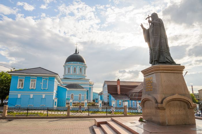Памятник Патриарху Пимену