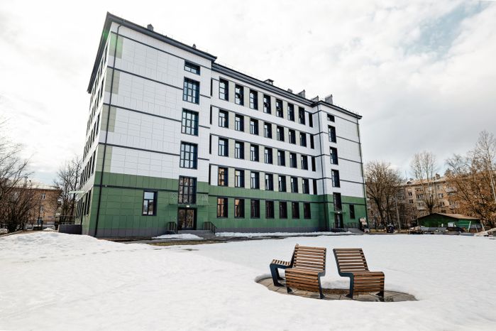 Главный корпус школы №32 в Балашихе после капитального ремонта