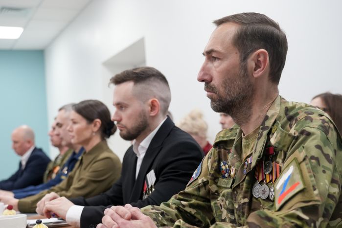 Андрей Воробьев и Игорь Щёголев встретились с финалистами программы "Герои Подмосковья"