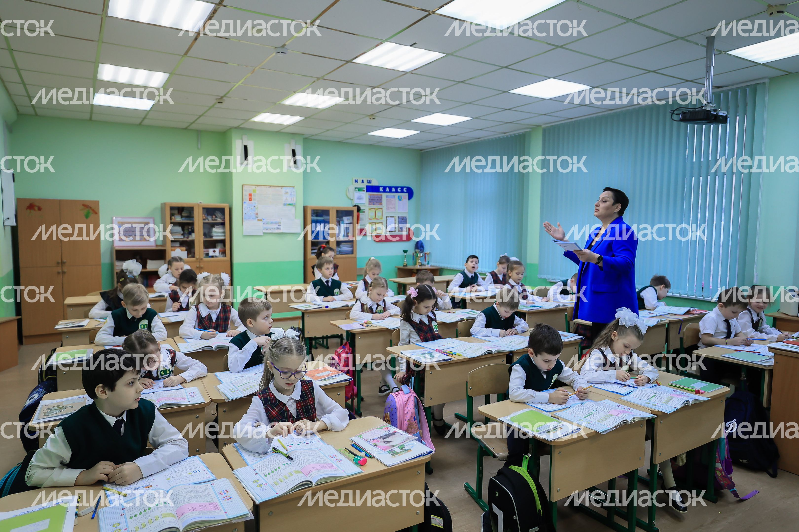 Проверка хода строительства пристройки к школе №14 в Долгопрудном Губернатором Подмосковья