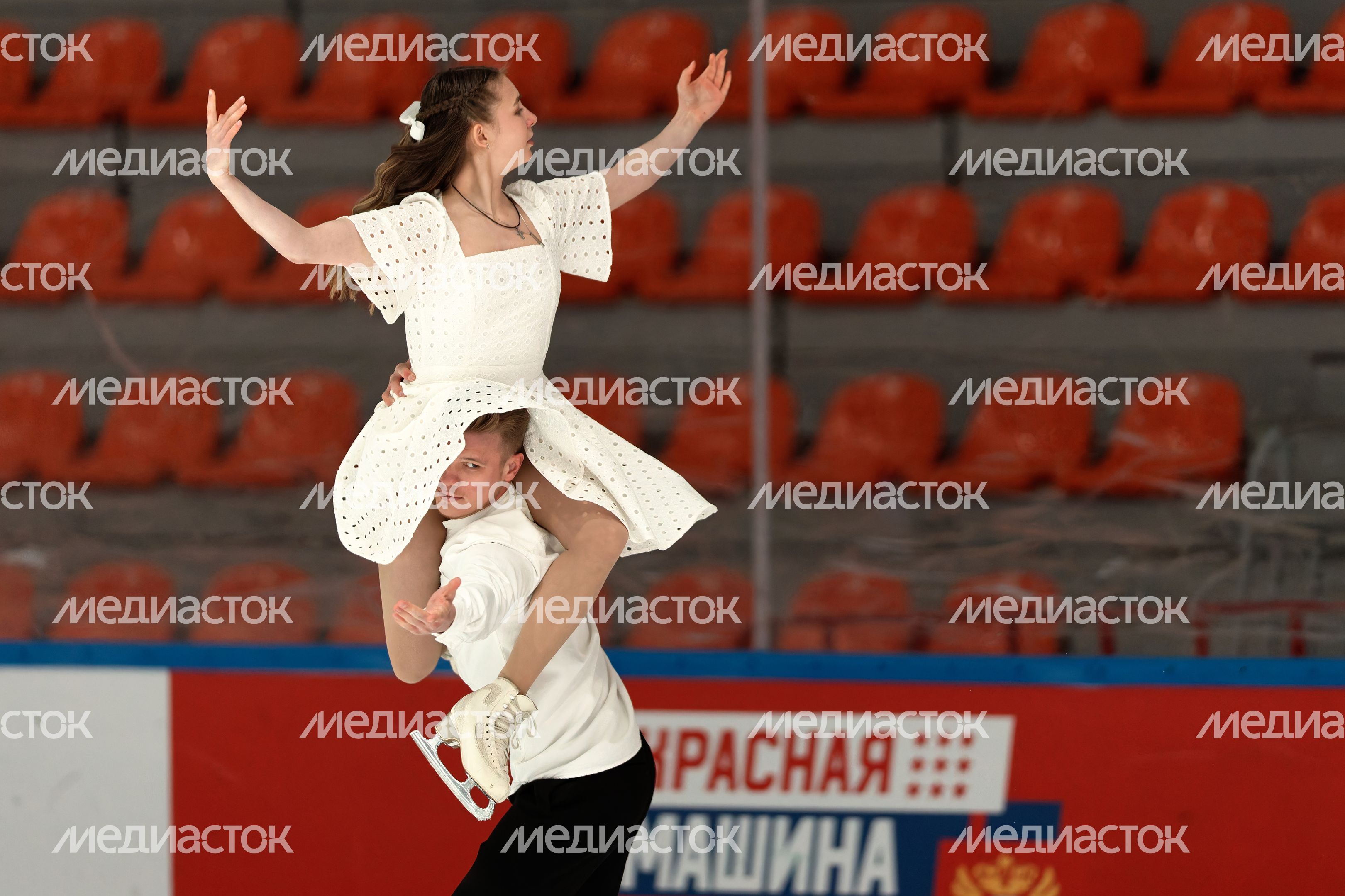 Ледовое шоу Татьяны Навки ко Дню Победы на ледовой арене в Красногорске Ледовое шоу Татьяны Навки ко Дню Победы на ледовой арене в Красногорске