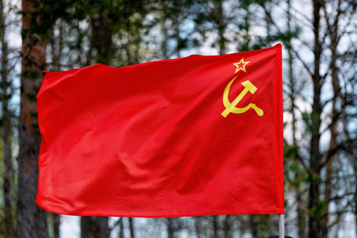 Патриотическое воспитание: возложение цветов к памятнику летчикам в аэроклубе ВВС Одинцовского округа ко Дню Победы