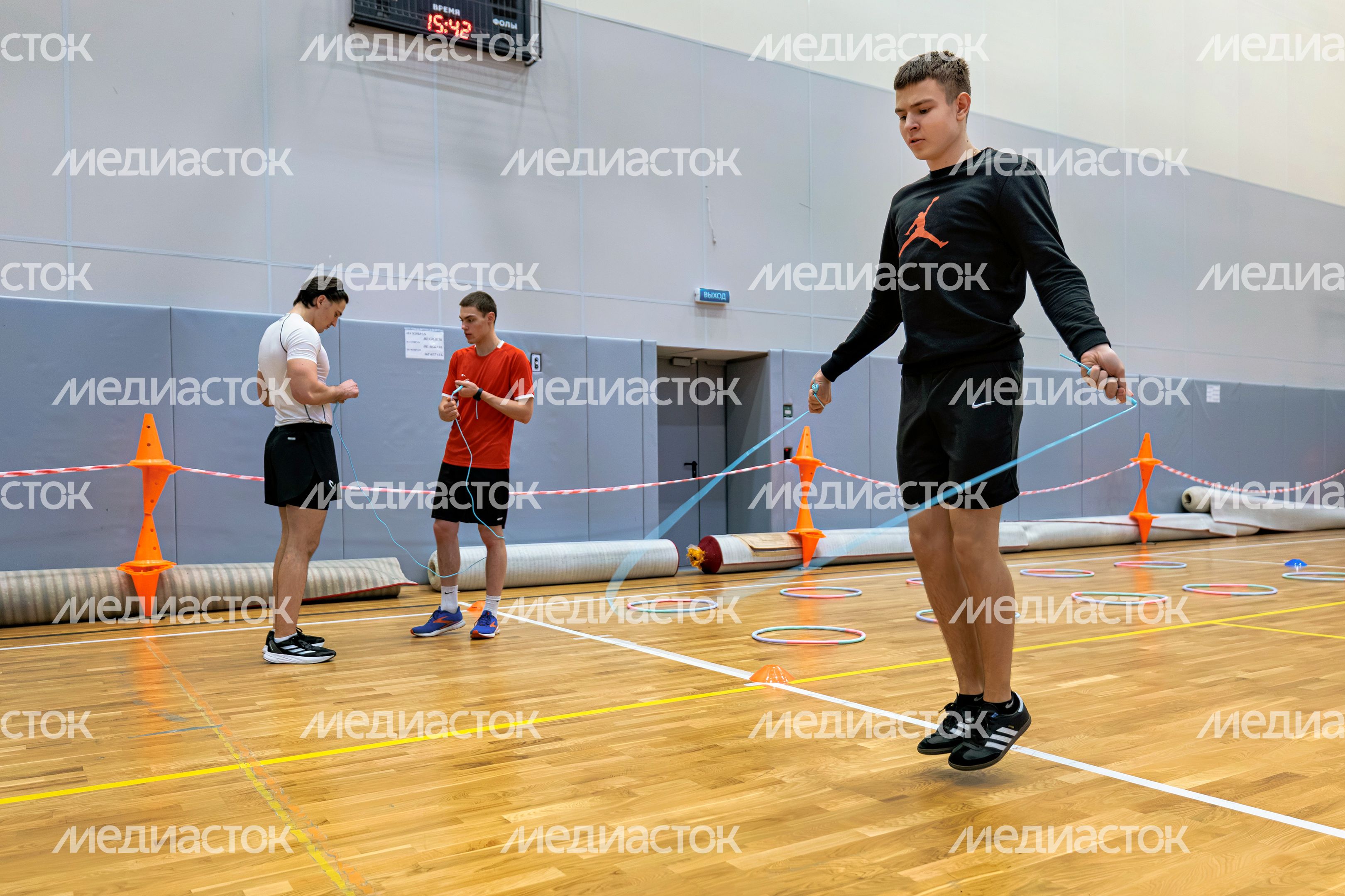 Спортивный проект «Тот самый физрук»: конкурс учителей физкультуры и старшеклассников Спортивный проект «Тот самый физрук»: конкурс учителей физкультуры и старшеклассников