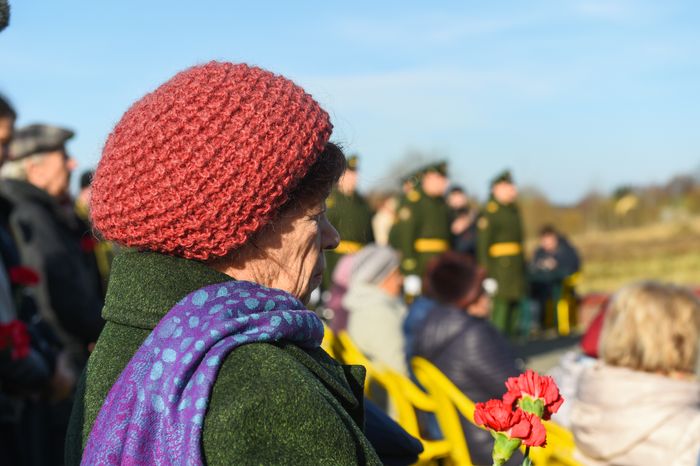 Открытие после реставрации воинского мемориала в деревне Ельня в Подмосковье