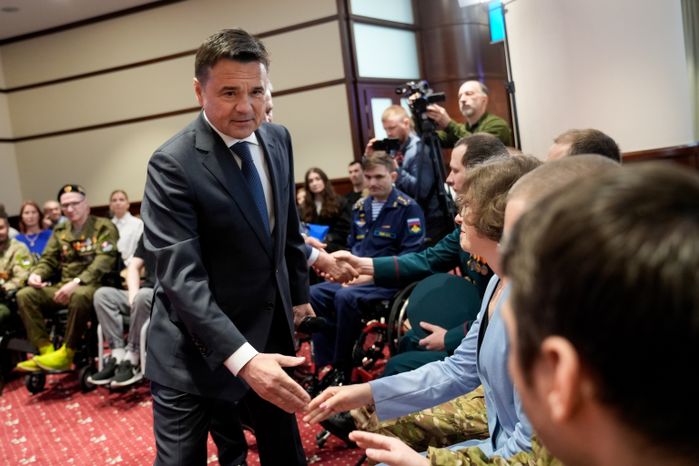 Андрей Воробьев вручил ключи от автомобилей ветеранам СВО и семьям погибших героев