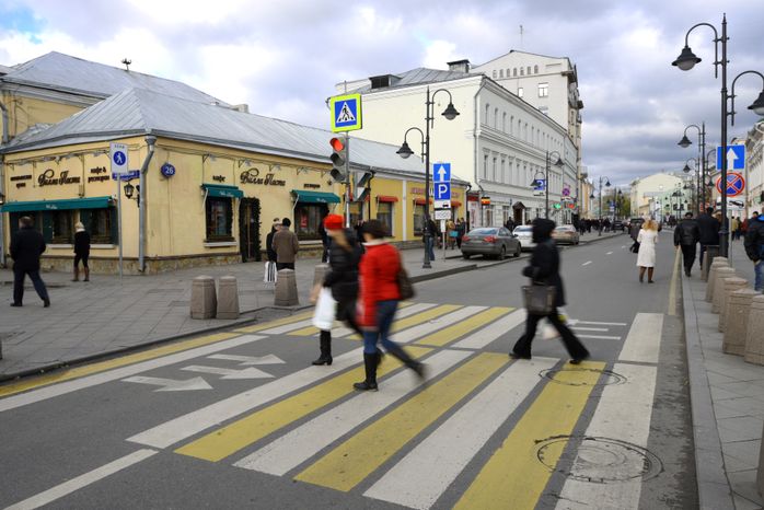 Двойной пешеходный переход на Пятницкой улице в Москве