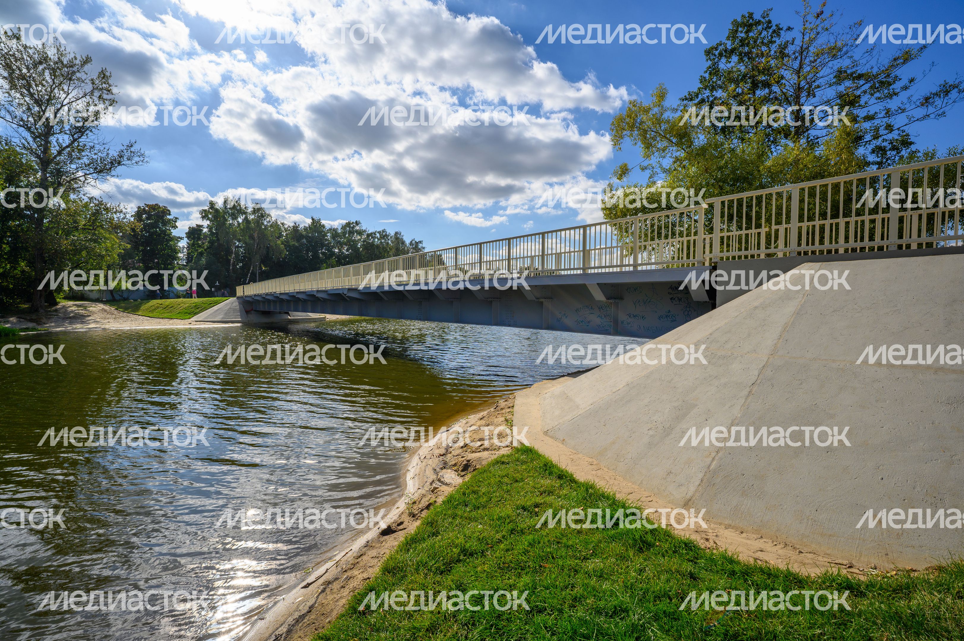 Новый Телешовский мост через реку Македонку в Малаховке округа Люберцы Новый Телешовский мост через реку Македонку в Малаховке округа Люберцы
