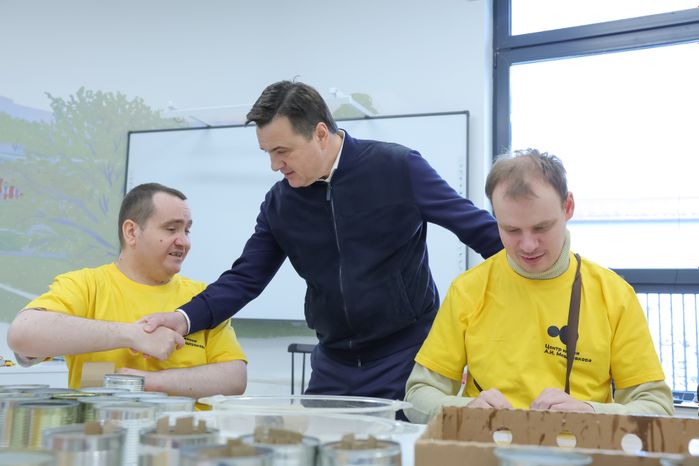Андрей Воробьев навестил раненых бойцов в центре им. Мещерякова